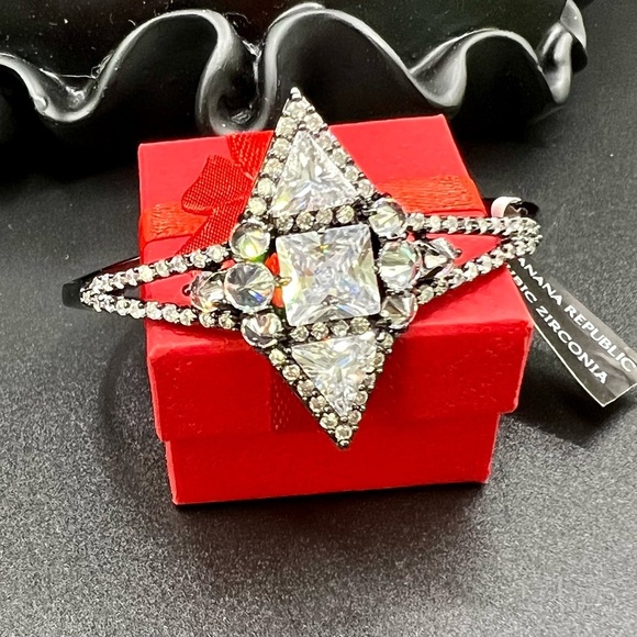 Stunning Banana Republic Edwardian Bracelet w/ Round Square and Triangular CZs - Picture 3 of 11